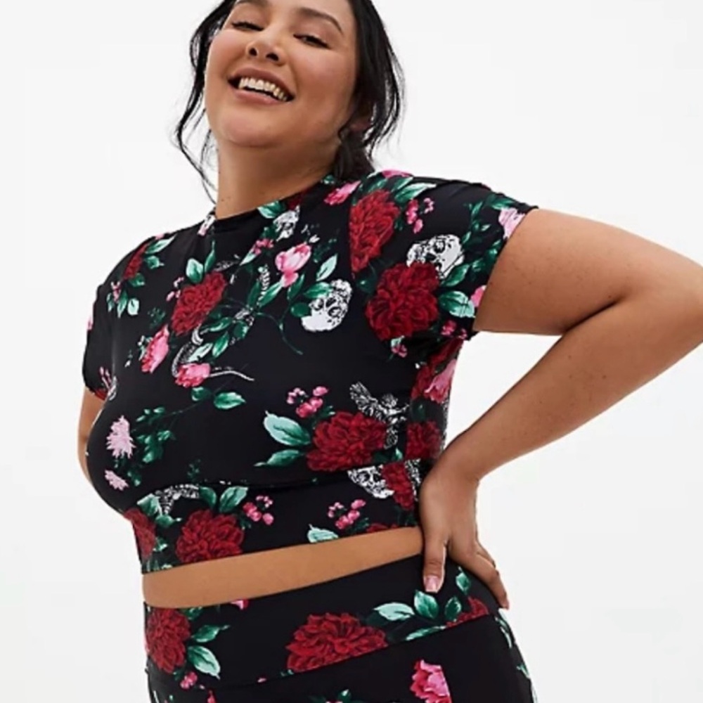 Torrid Short Sleeve Crop Black Garden Floral Skull Rashguard Swimsuit Top 4X